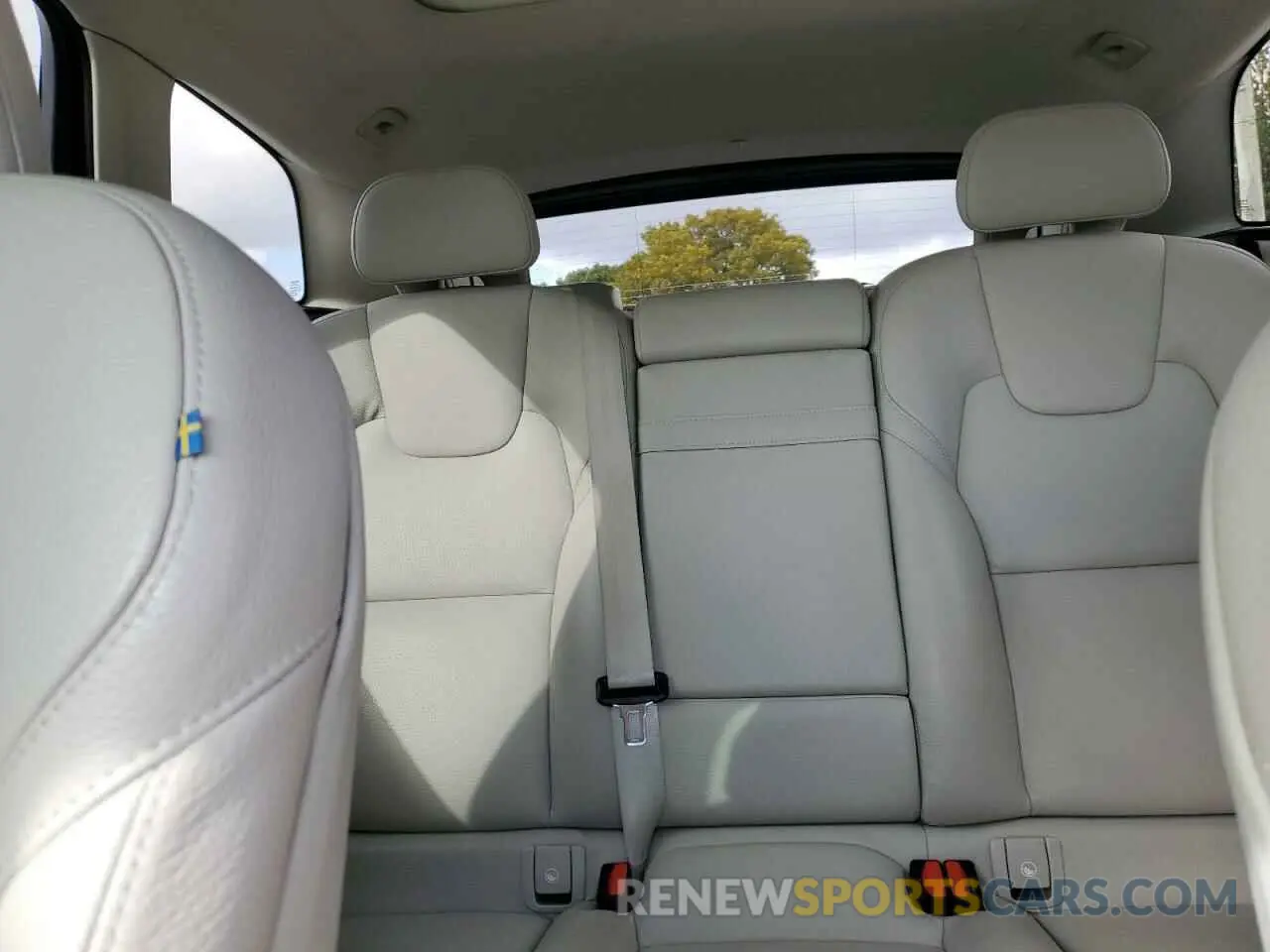 10 Photograph of a damaged car YV4102DK6M1760331 VOLVO XC60 2021