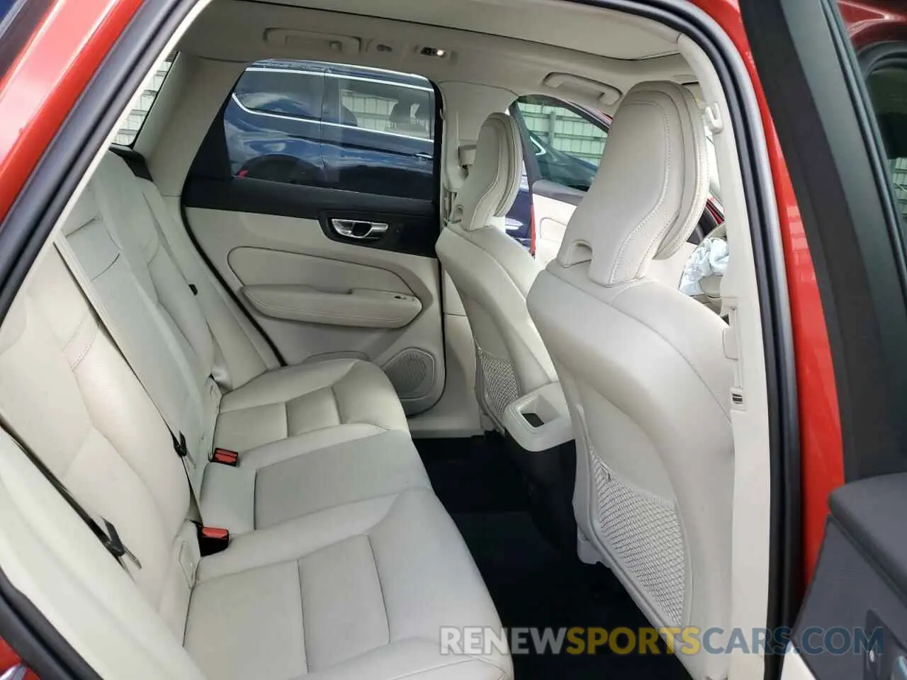 11 Photograph of a damaged car YV4102DK6M1760331 VOLVO XC60 2021