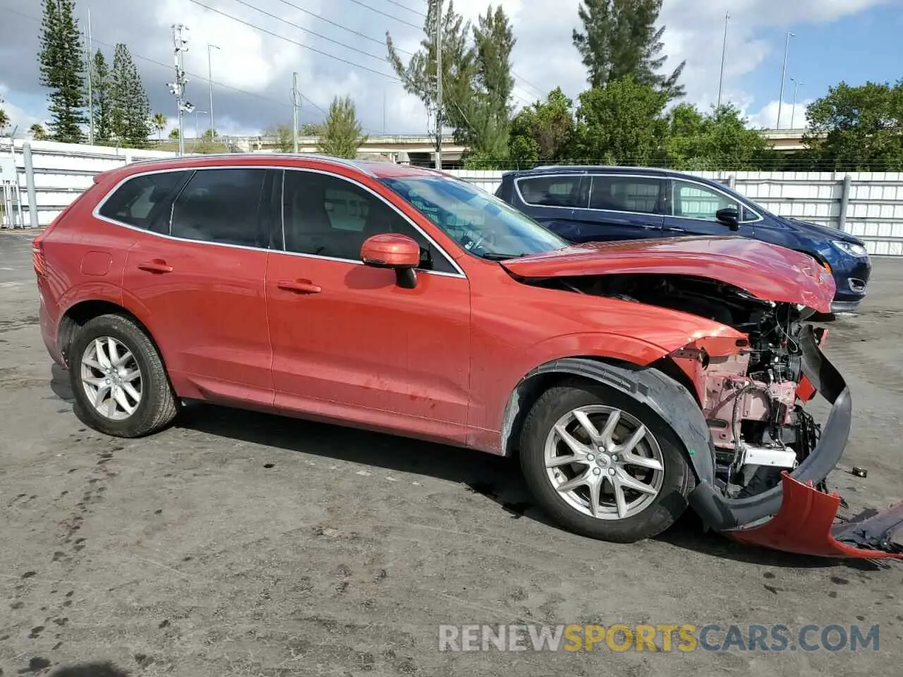 4 Photograph of a damaged car YV4102DK6M1760331 VOLVO XC60 2021