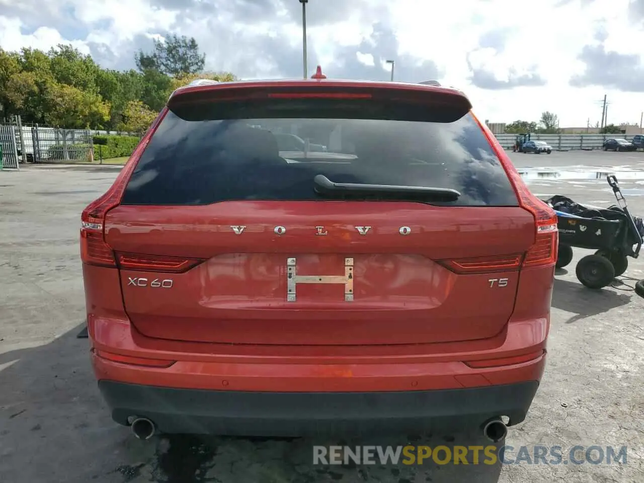 6 Photograph of a damaged car YV4102DK6M1760331 VOLVO XC60 2021