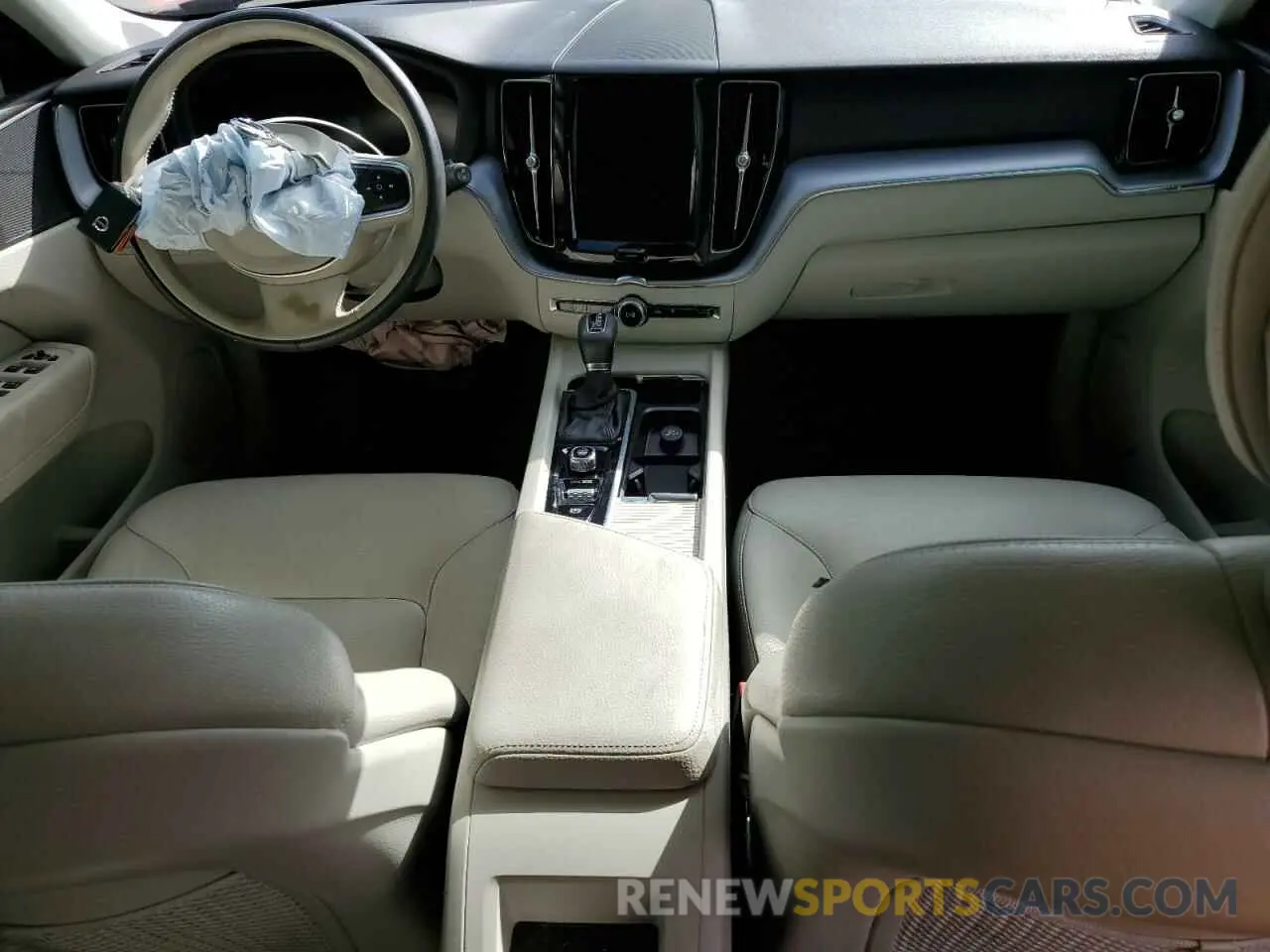 8 Photograph of a damaged car YV4102DK6M1760331 VOLVO XC60 2021