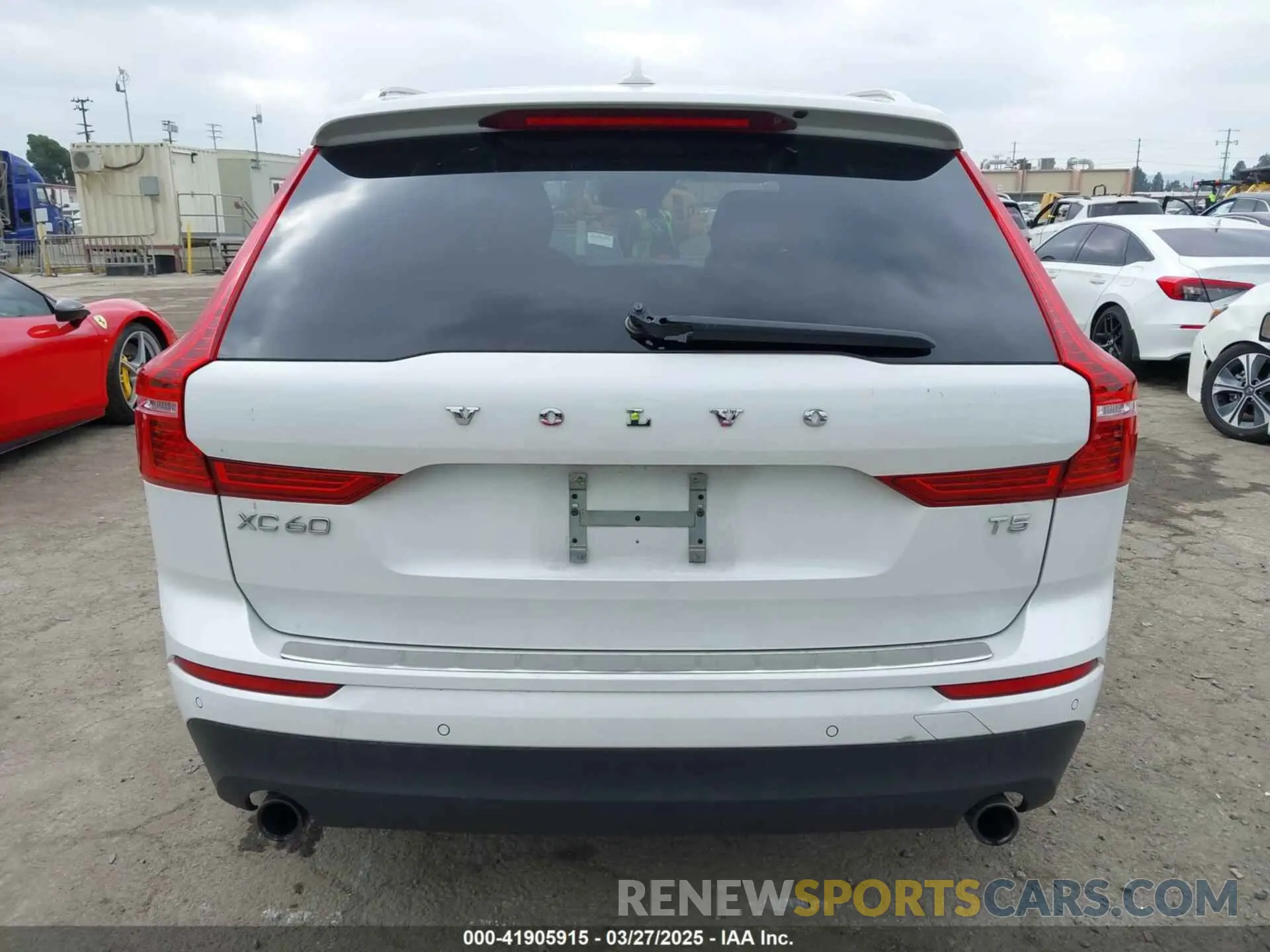 17 Photograph of a damaged car YV4102DK6M1828353 VOLVO XC60 2021