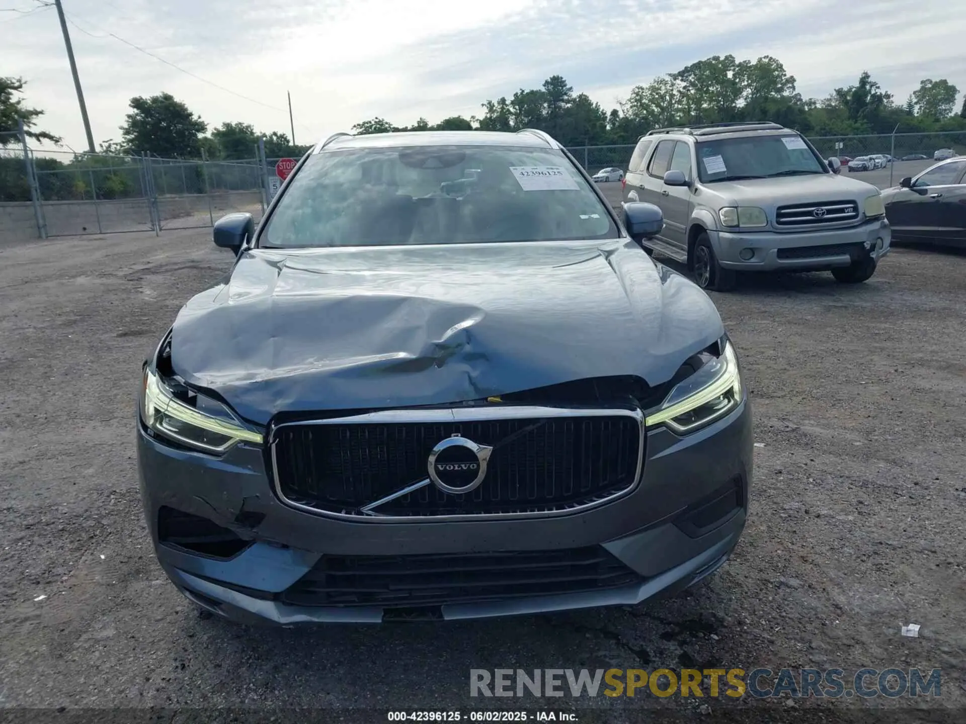 12 Photograph of a damaged car YV4102DK8M1726892 VOLVO XC60 2021