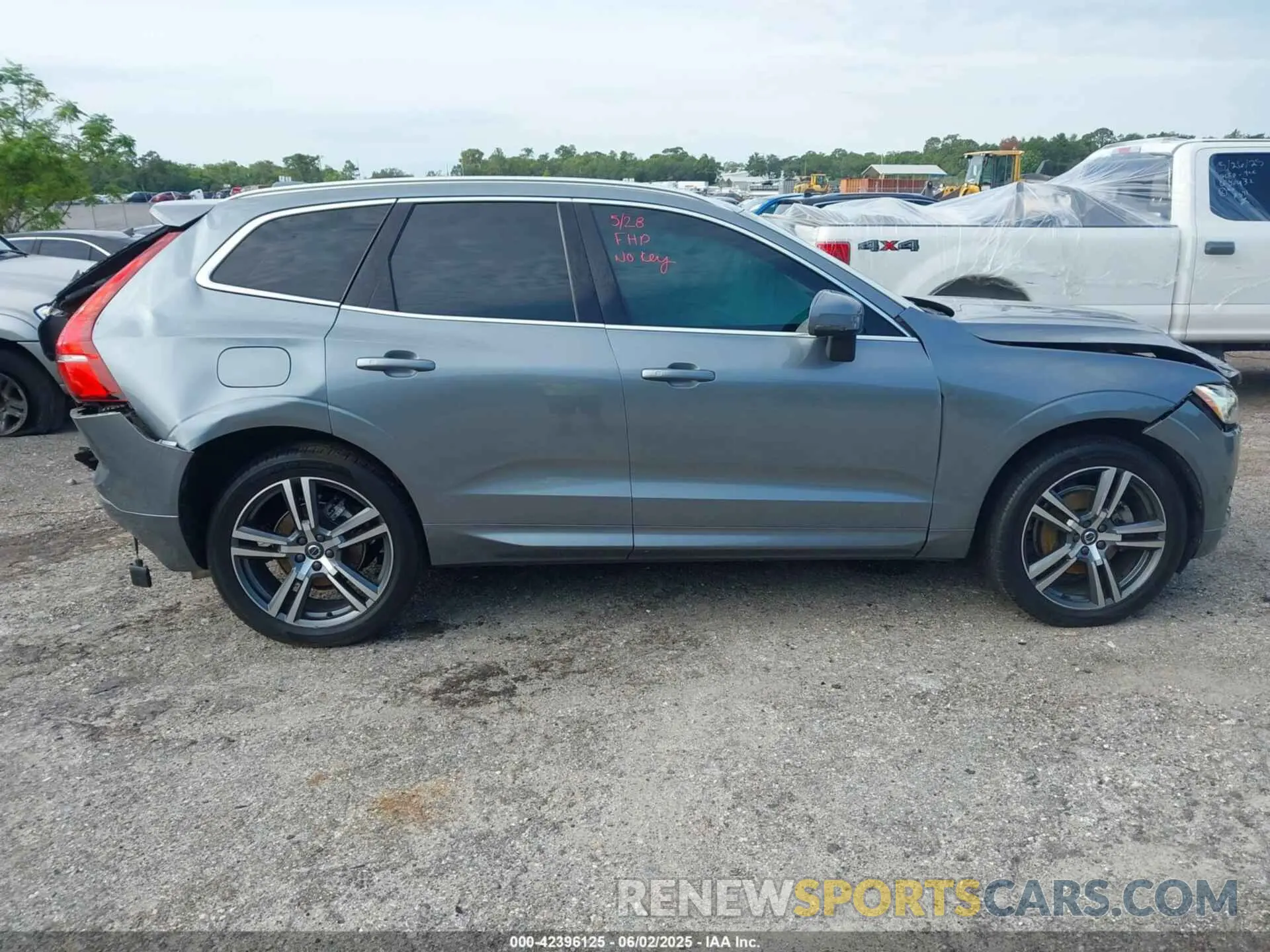 13 Photograph of a damaged car YV4102DK8M1726892 VOLVO XC60 2021
