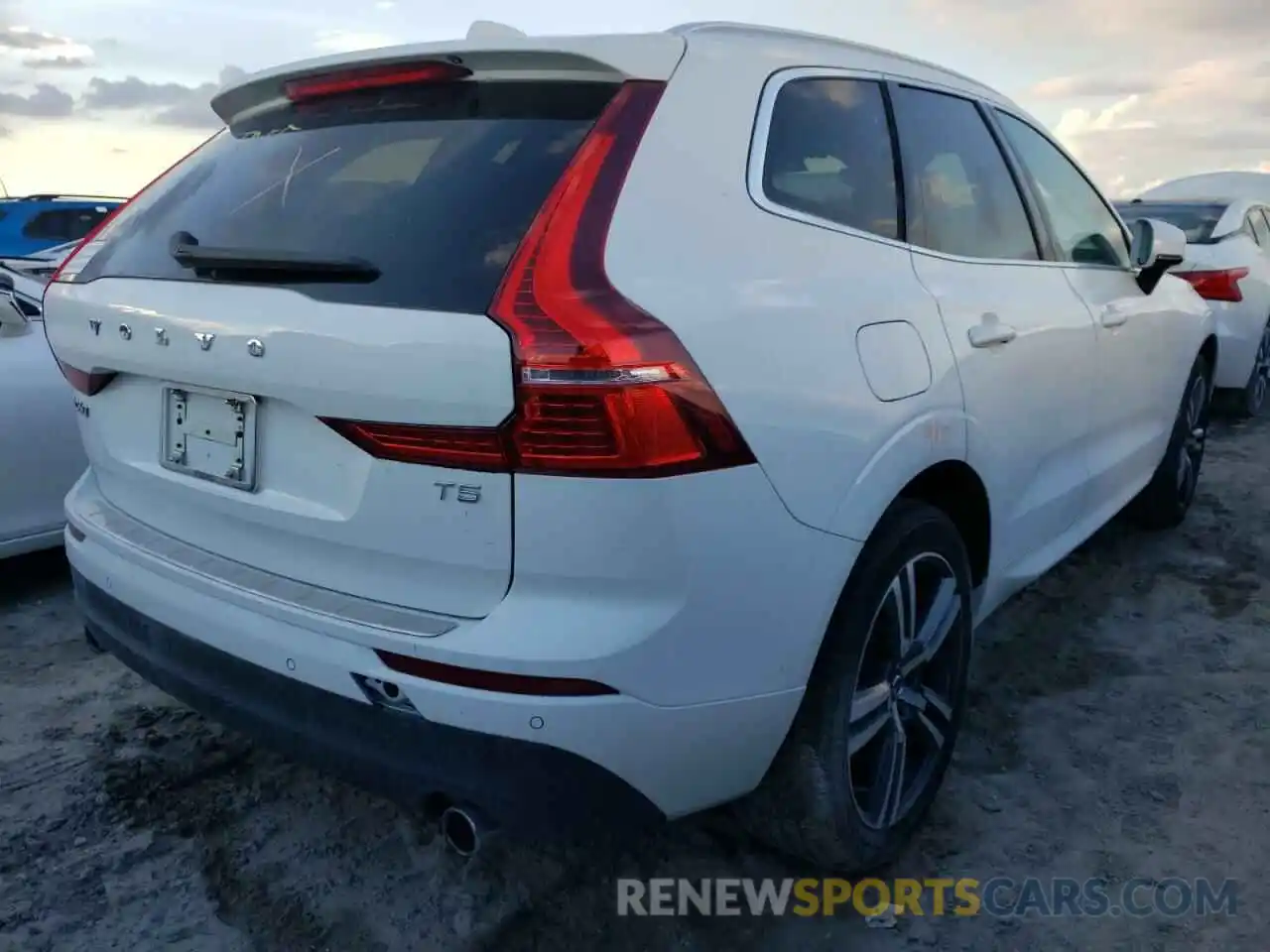 4 Photograph of a damaged car YV4102DK9M1809778 VOLVO XC60 2021