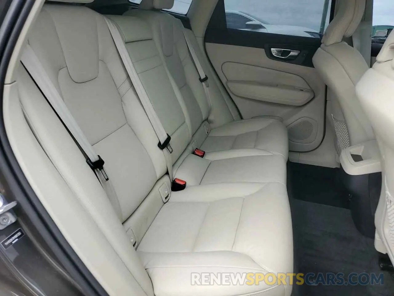 11 Photograph of a damaged car YV4102DK9M1887283 VOLVO XC60 2021