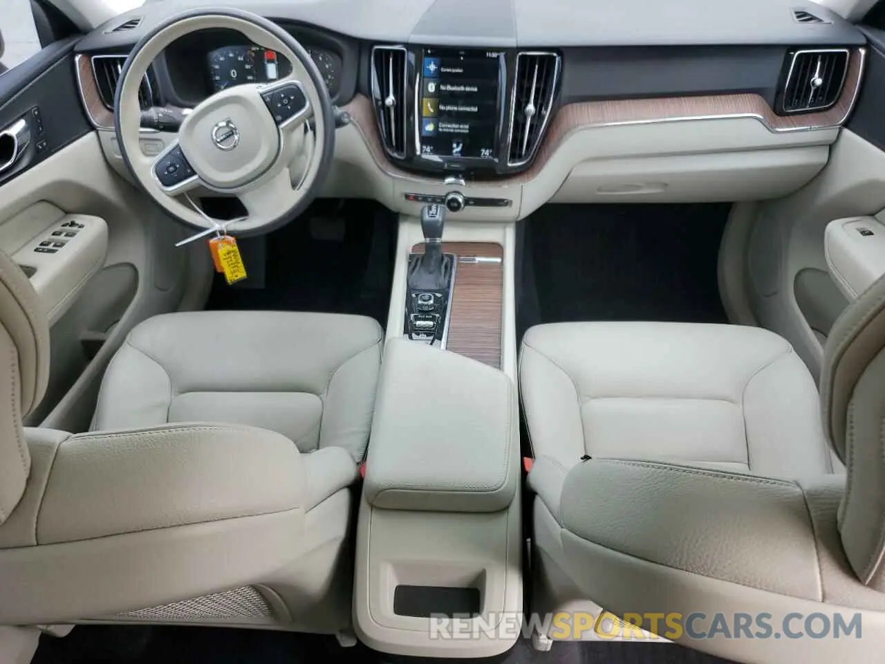 8 Photograph of a damaged car YV4102DK9M1887283 VOLVO XC60 2021