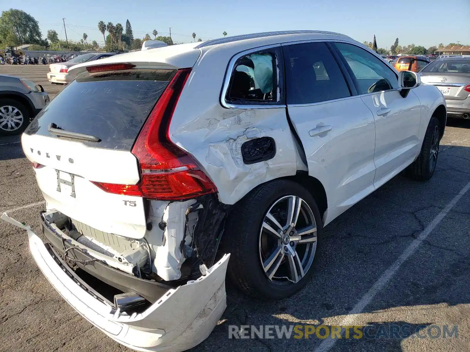 4 Photograph of a damaged car YV4102DKXM1836682 VOLVO XC60 2021