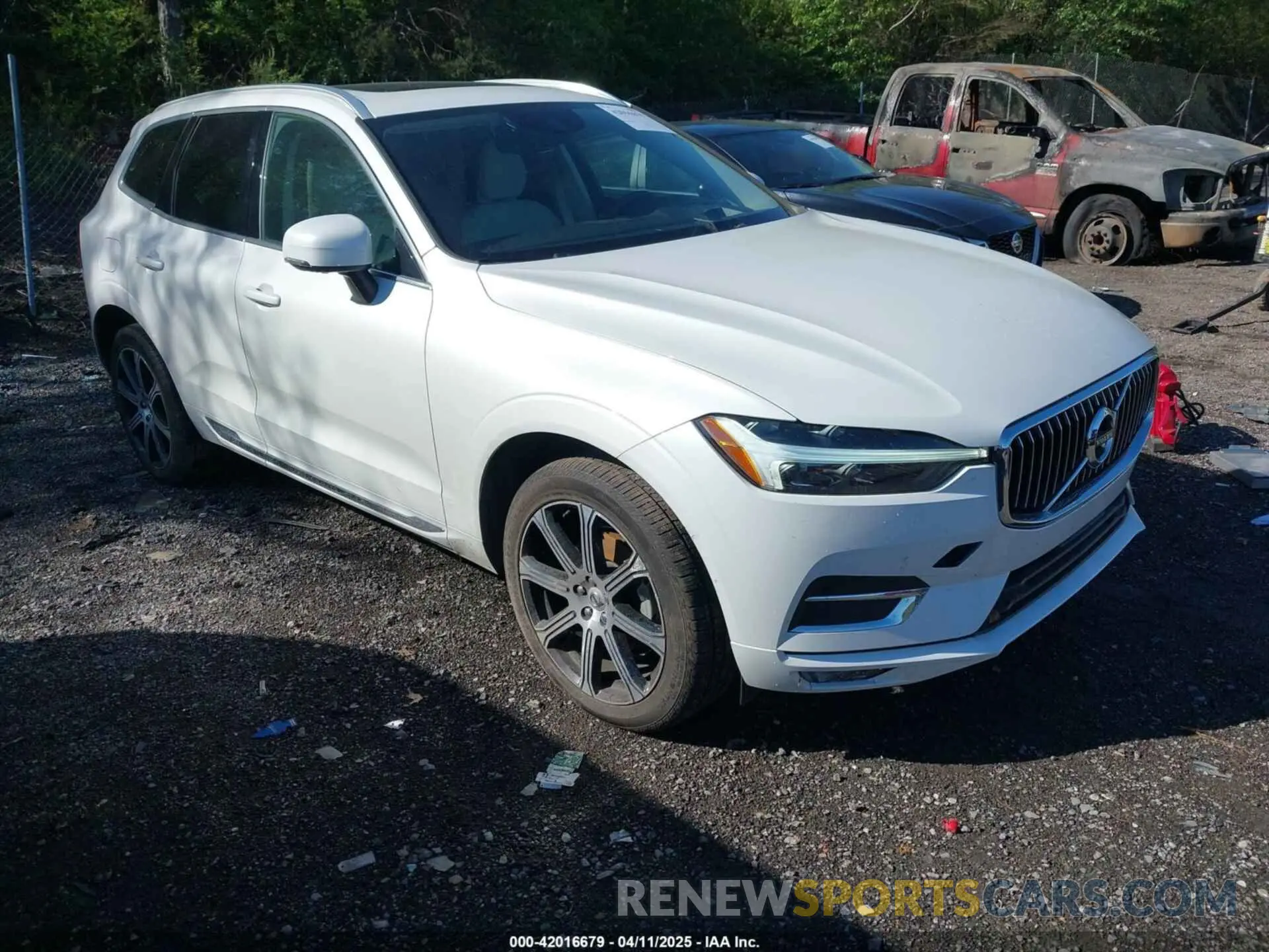 1 Photograph of a damaged car YV4102DL7M1814289 VOLVO XC60 2021