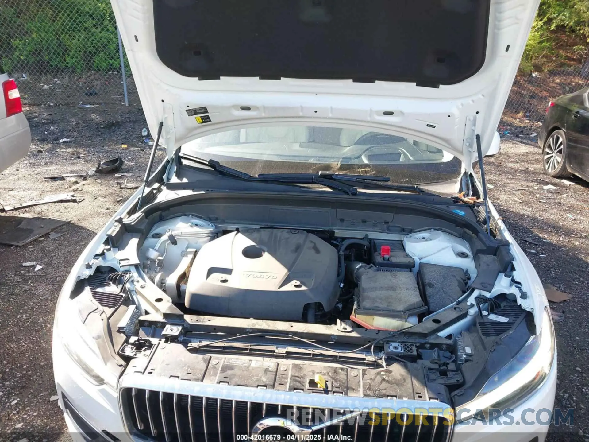 10 Photograph of a damaged car YV4102DL7M1814289 VOLVO XC60 2021