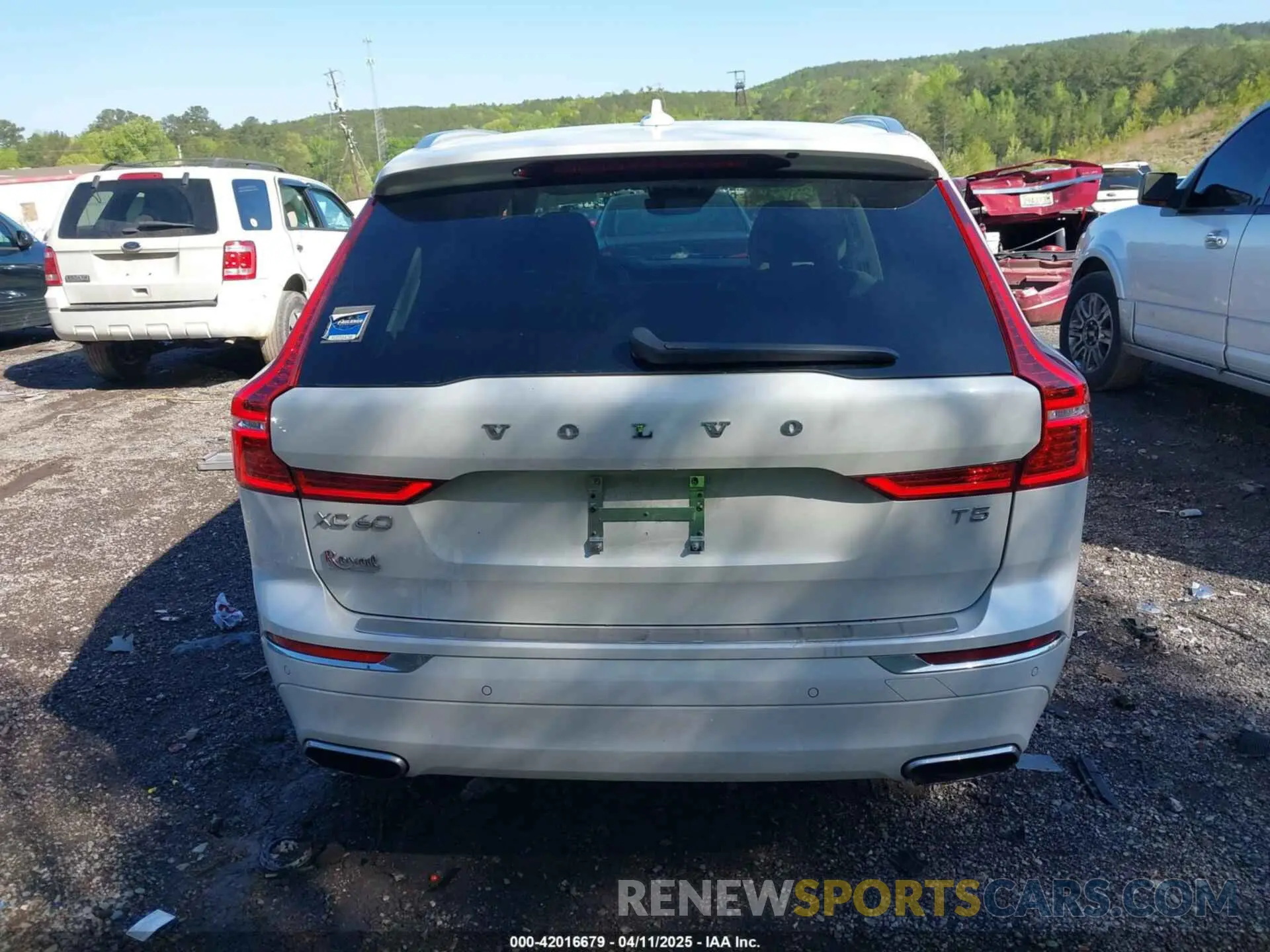 16 Photograph of a damaged car YV4102DL7M1814289 VOLVO XC60 2021