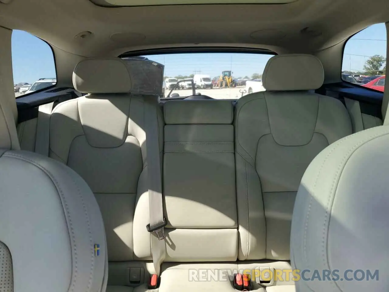 10 Photograph of a damaged car YV4102DL7M1821808 VOLVO XC60 2021
