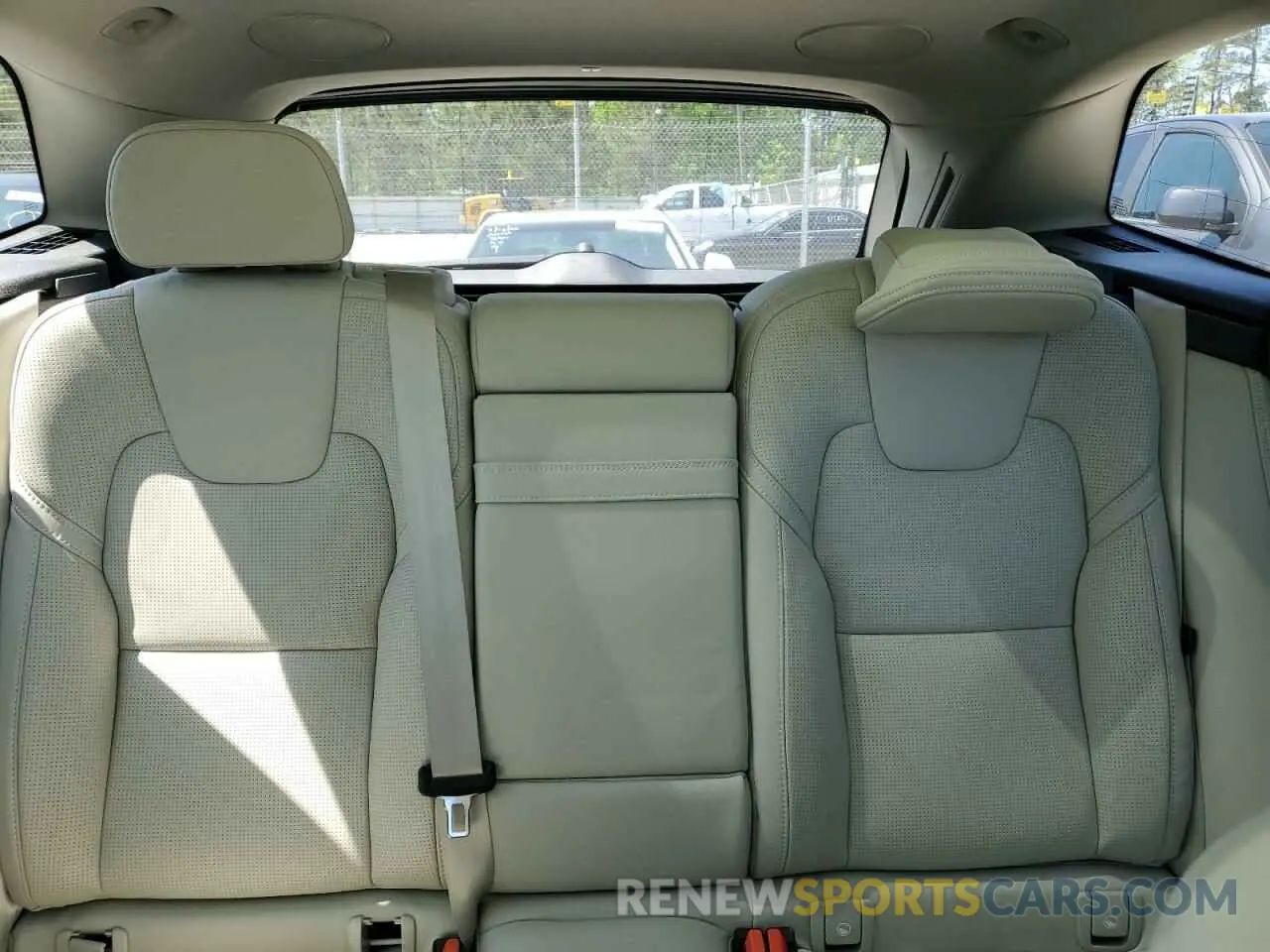10 Photograph of a damaged car YV4102DL8M1688721 VOLVO XC60 2021