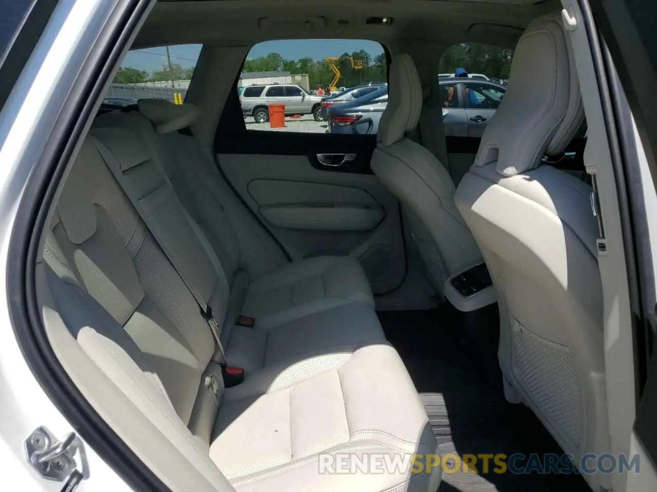 11 Photograph of a damaged car YV4102DL8M1688721 VOLVO XC60 2021