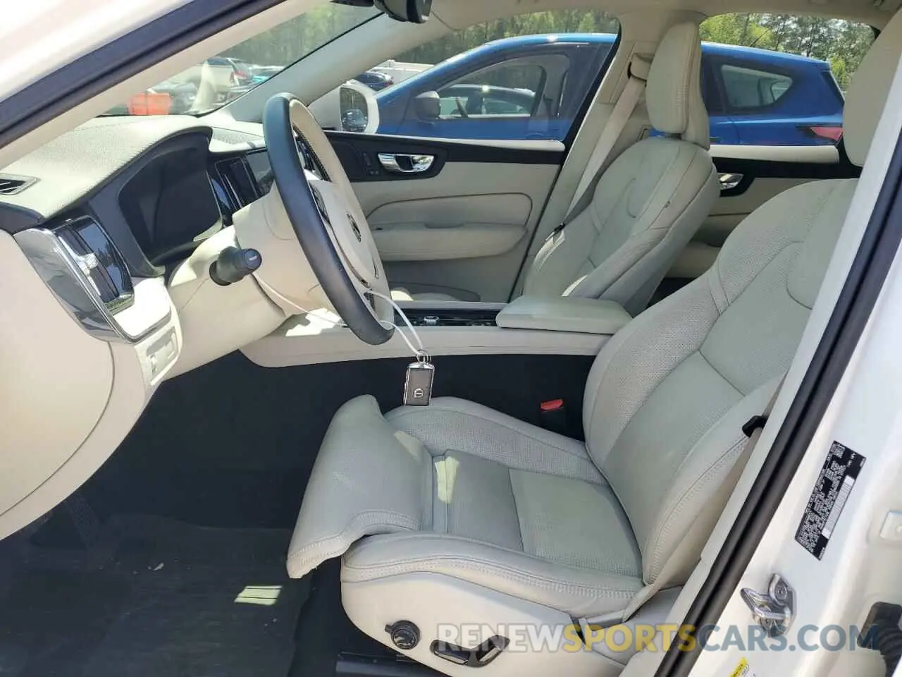 7 Photograph of a damaged car YV4102DL8M1688721 VOLVO XC60 2021