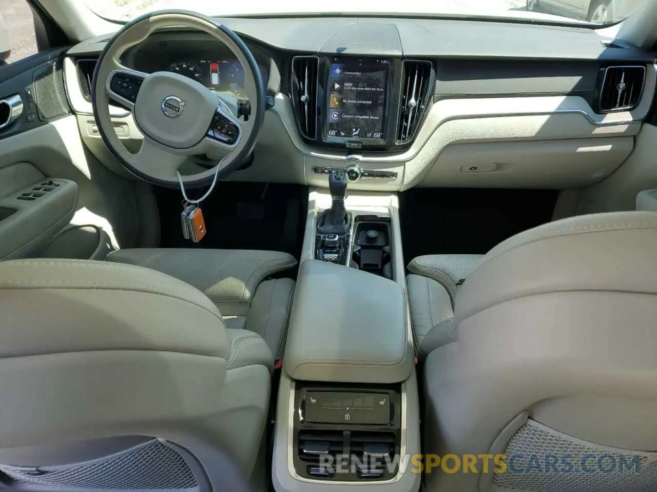 8 Photograph of a damaged car YV4102DL8M1688721 VOLVO XC60 2021