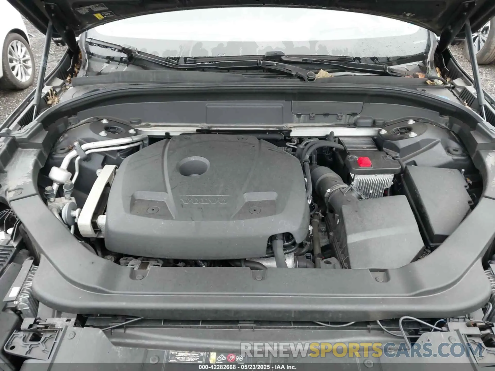 10 Photograph of a damaged car YV4102RK0M1675302 VOLVO XC60 2021
