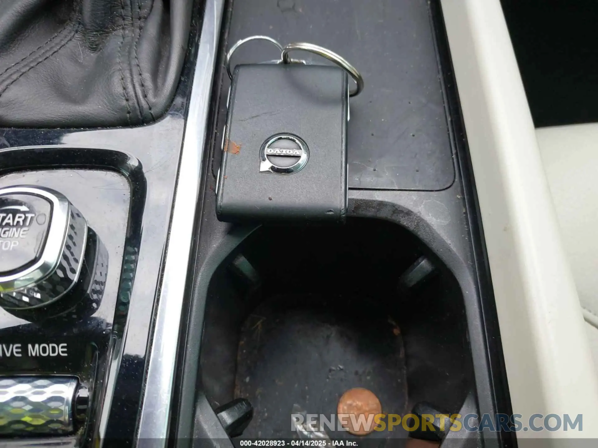 11 Photograph of a damaged car YV4102RK0M1738057 VOLVO XC60 2021