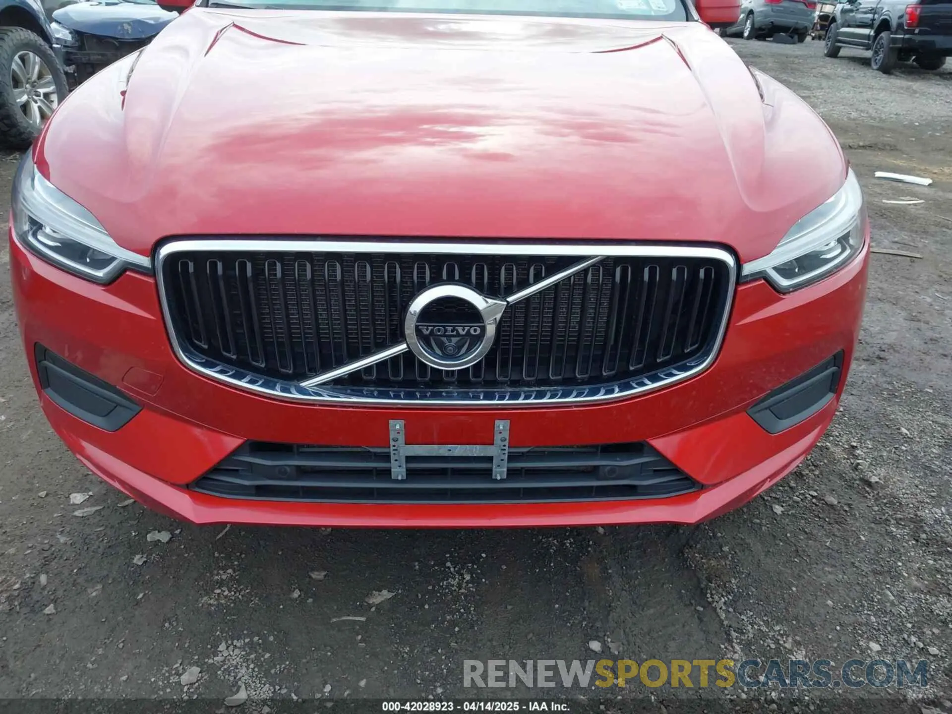 12 Photograph of a damaged car YV4102RK0M1738057 VOLVO XC60 2021