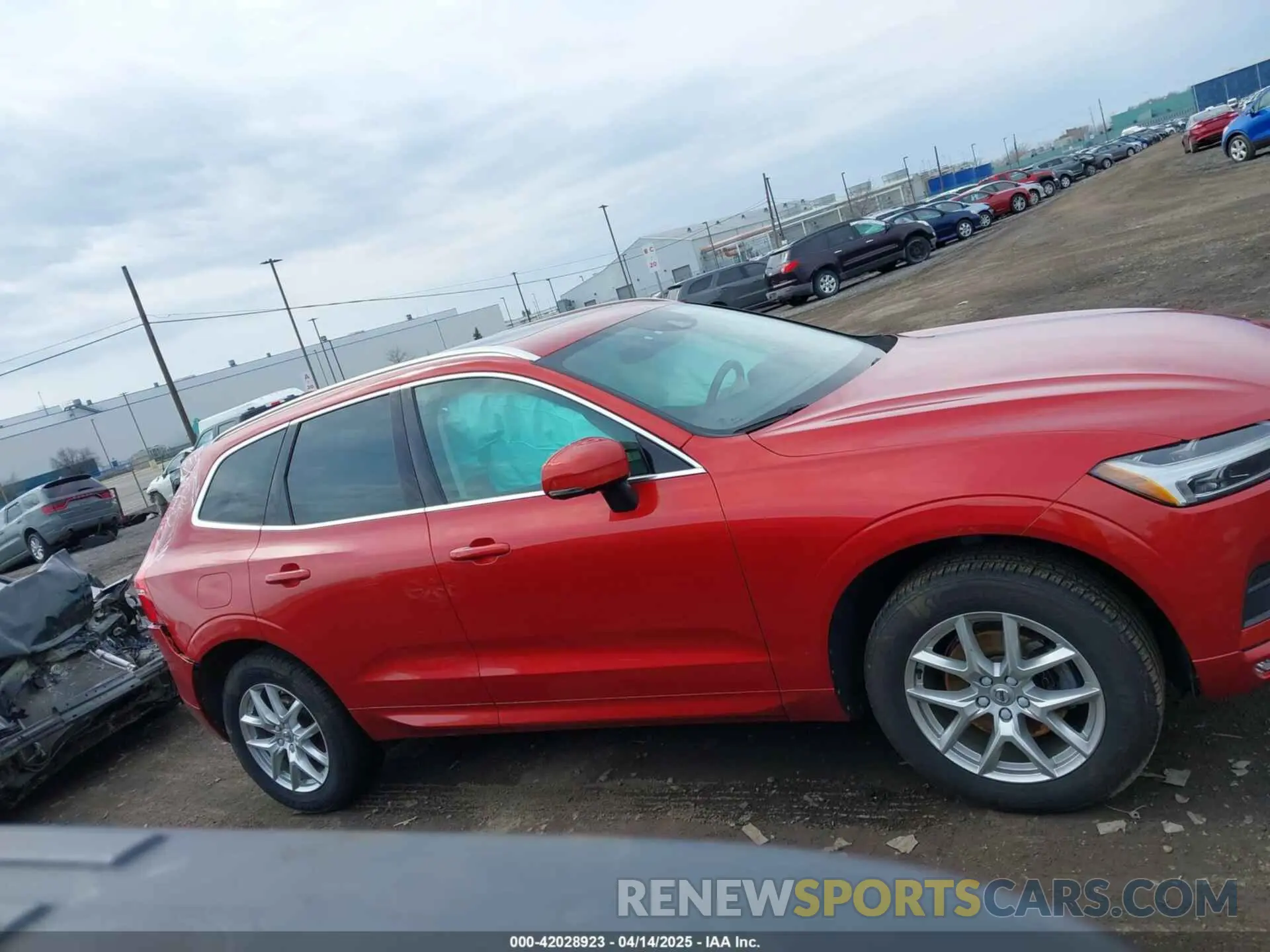 13 Photograph of a damaged car YV4102RK0M1738057 VOLVO XC60 2021