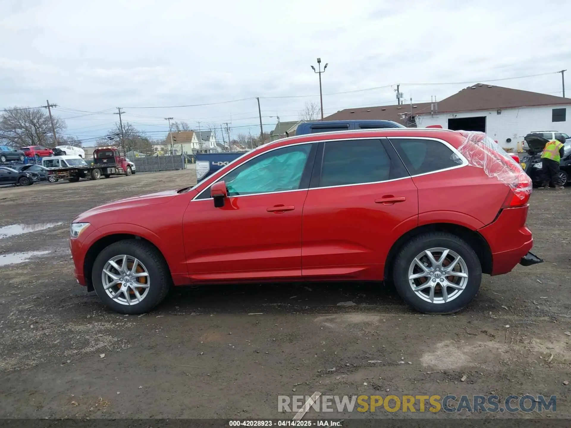 14 Photograph of a damaged car YV4102RK0M1738057 VOLVO XC60 2021