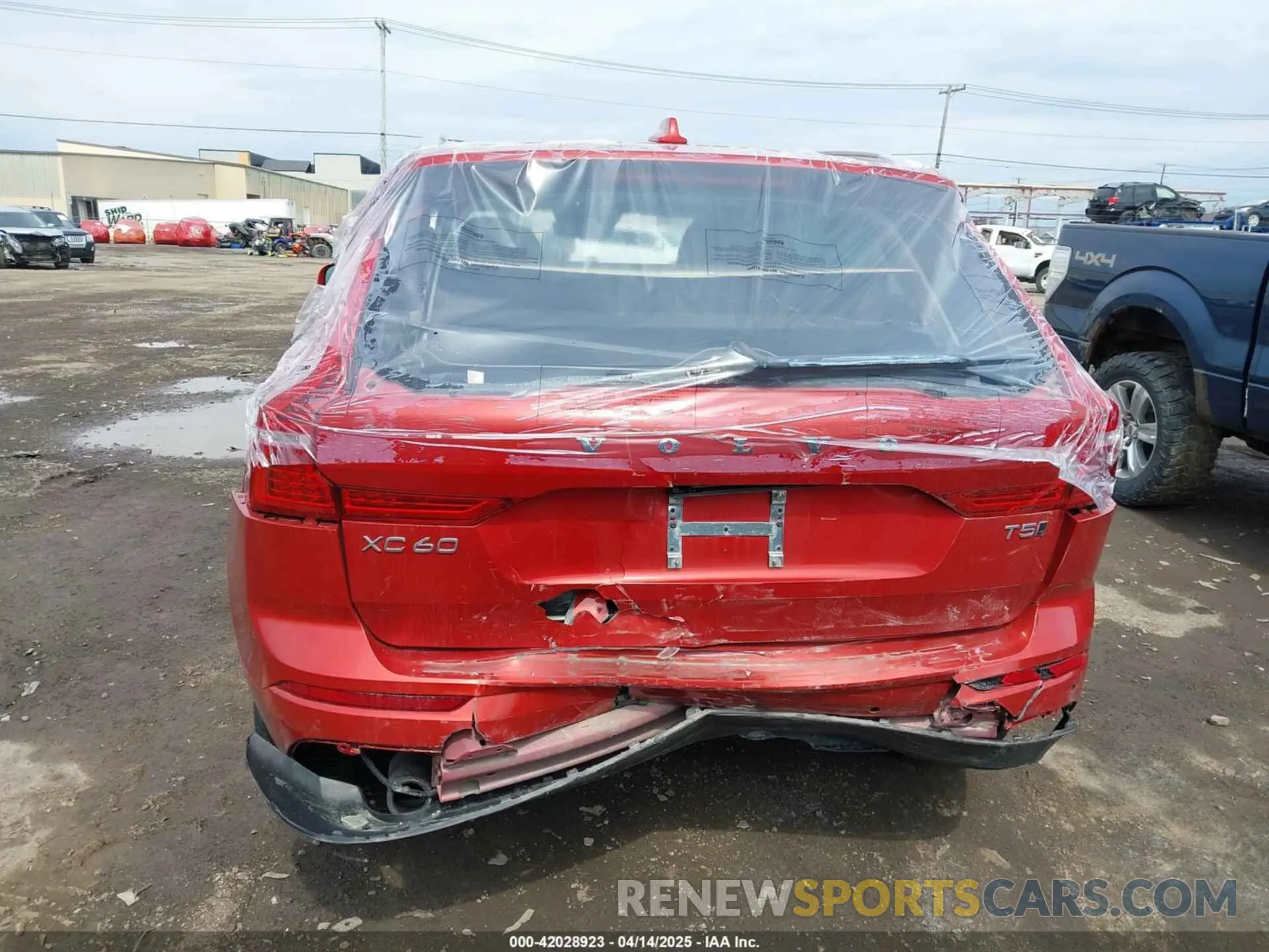 16 Photograph of a damaged car YV4102RK0M1738057 VOLVO XC60 2021
