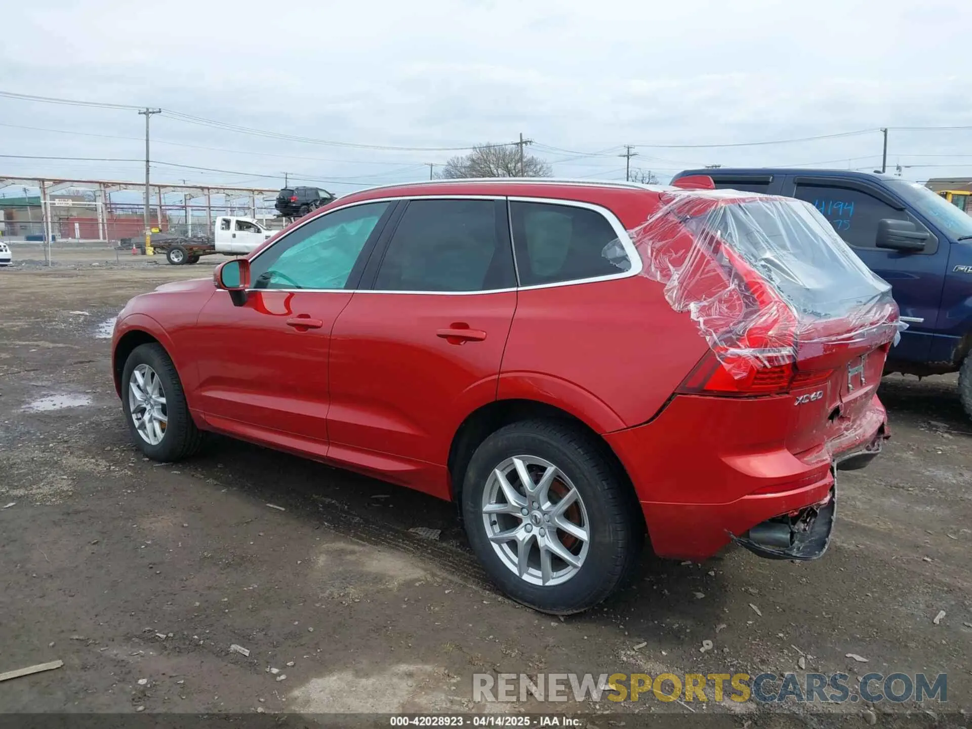 3 Photograph of a damaged car YV4102RK0M1738057 VOLVO XC60 2021