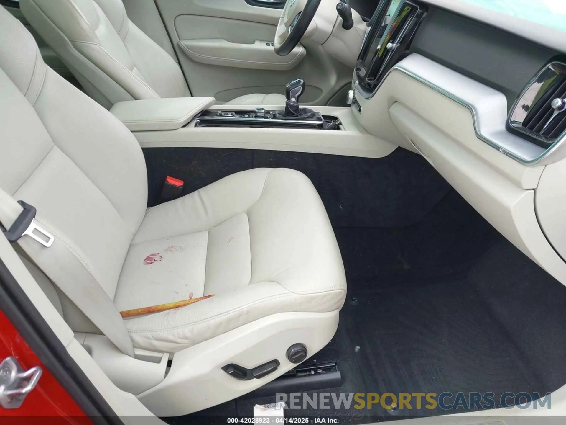 5 Photograph of a damaged car YV4102RK0M1738057 VOLVO XC60 2021