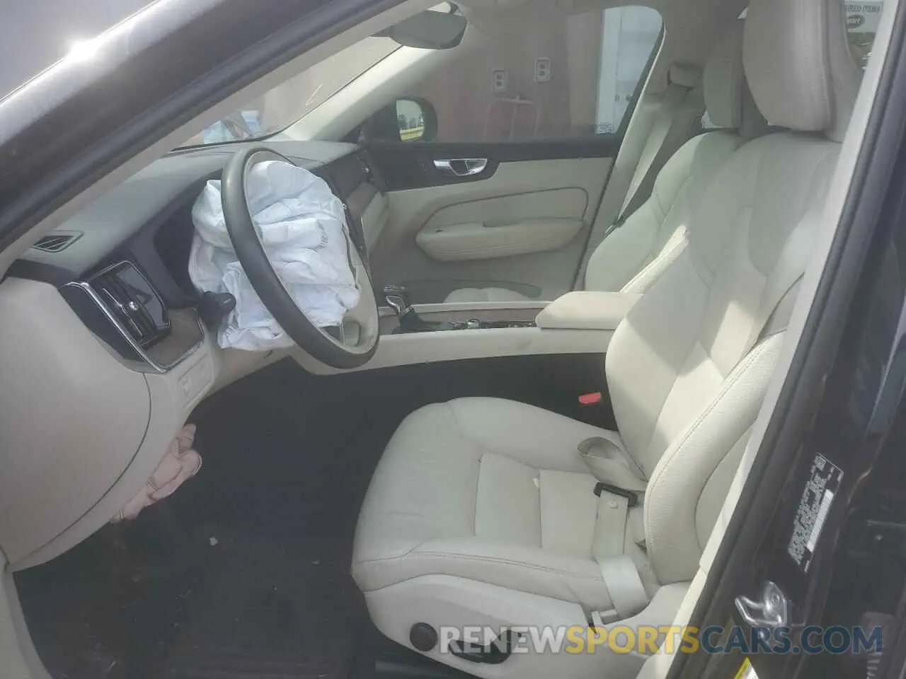 7 Photograph of a damaged car YV4102RK1M1804048 VOLVO XC60 2021