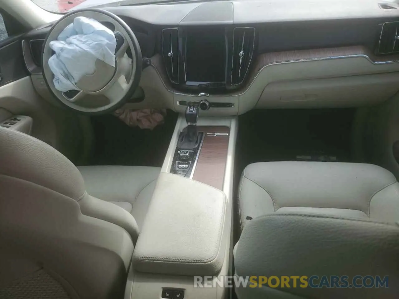 8 Photograph of a damaged car YV4102RK1M1804048 VOLVO XC60 2021