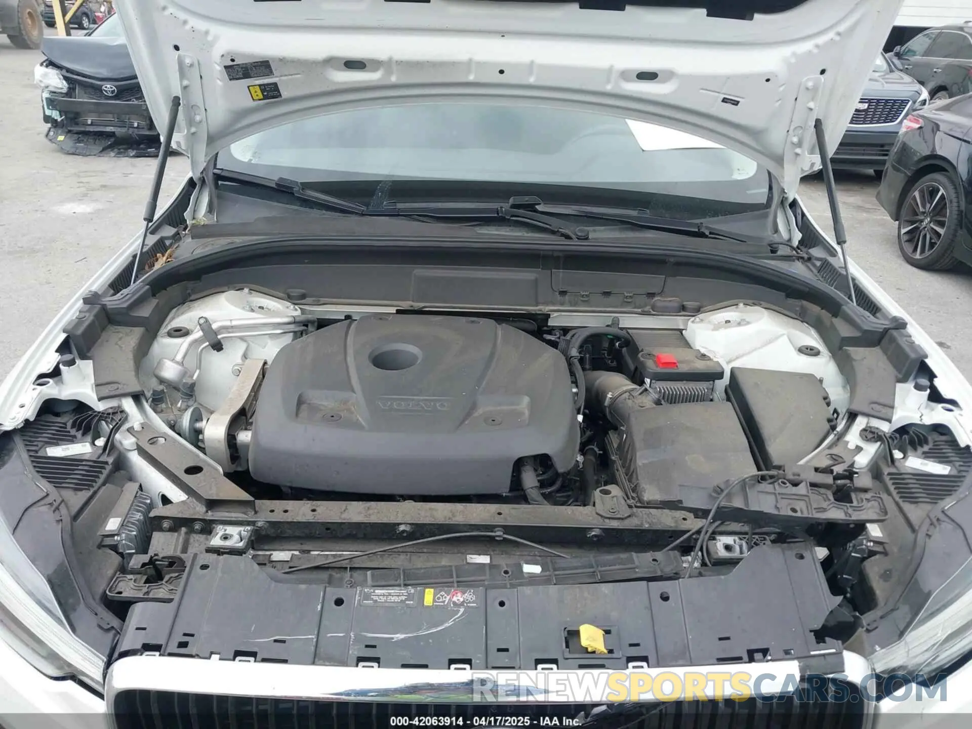 10 Photograph of a damaged car YV4102RK1M1861723 VOLVO XC60 2021