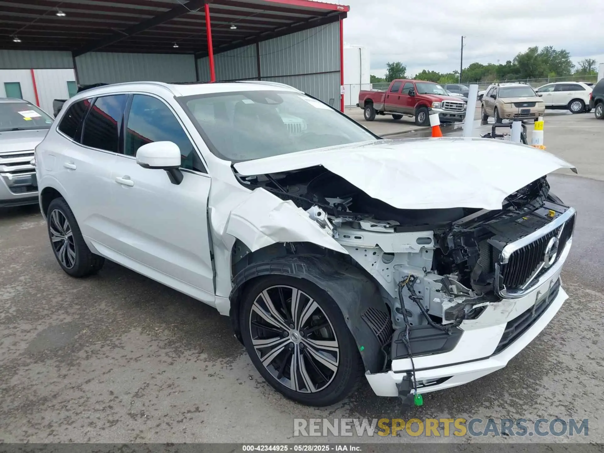 1 Photograph of a damaged car YV4102RK1M1862337 VOLVO XC60 2021