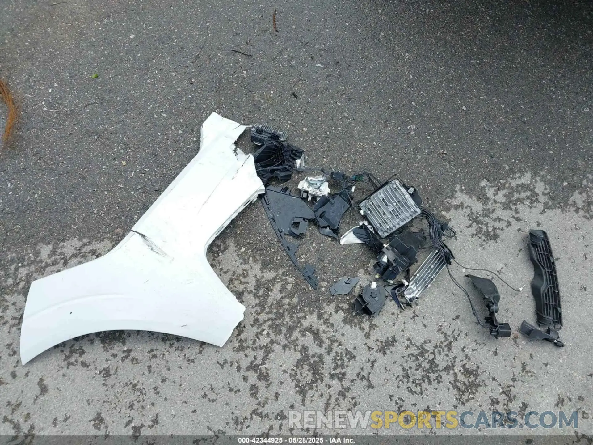 12 Photograph of a damaged car YV4102RK1M1862337 VOLVO XC60 2021
