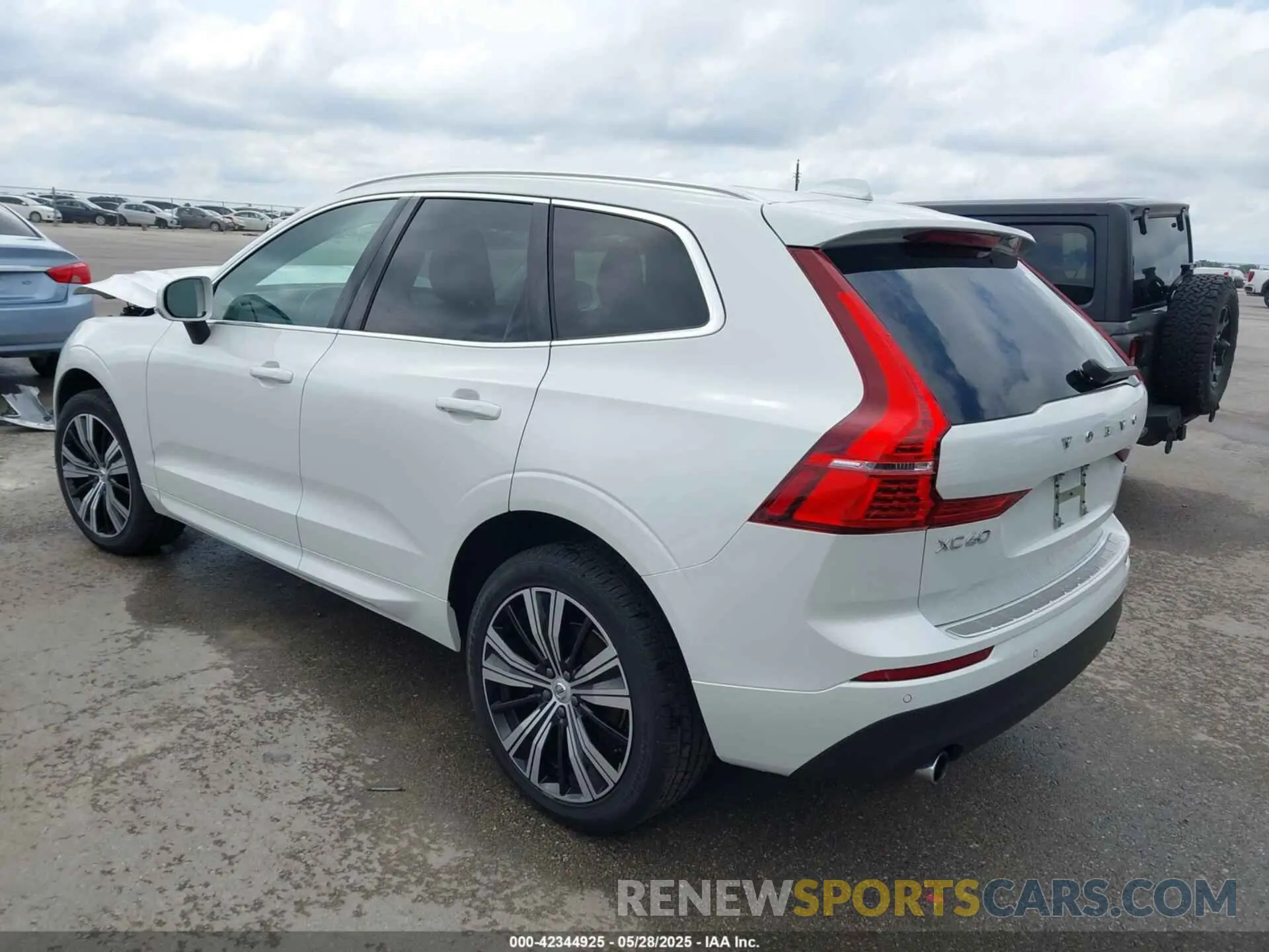 3 Photograph of a damaged car YV4102RK1M1862337 VOLVO XC60 2021