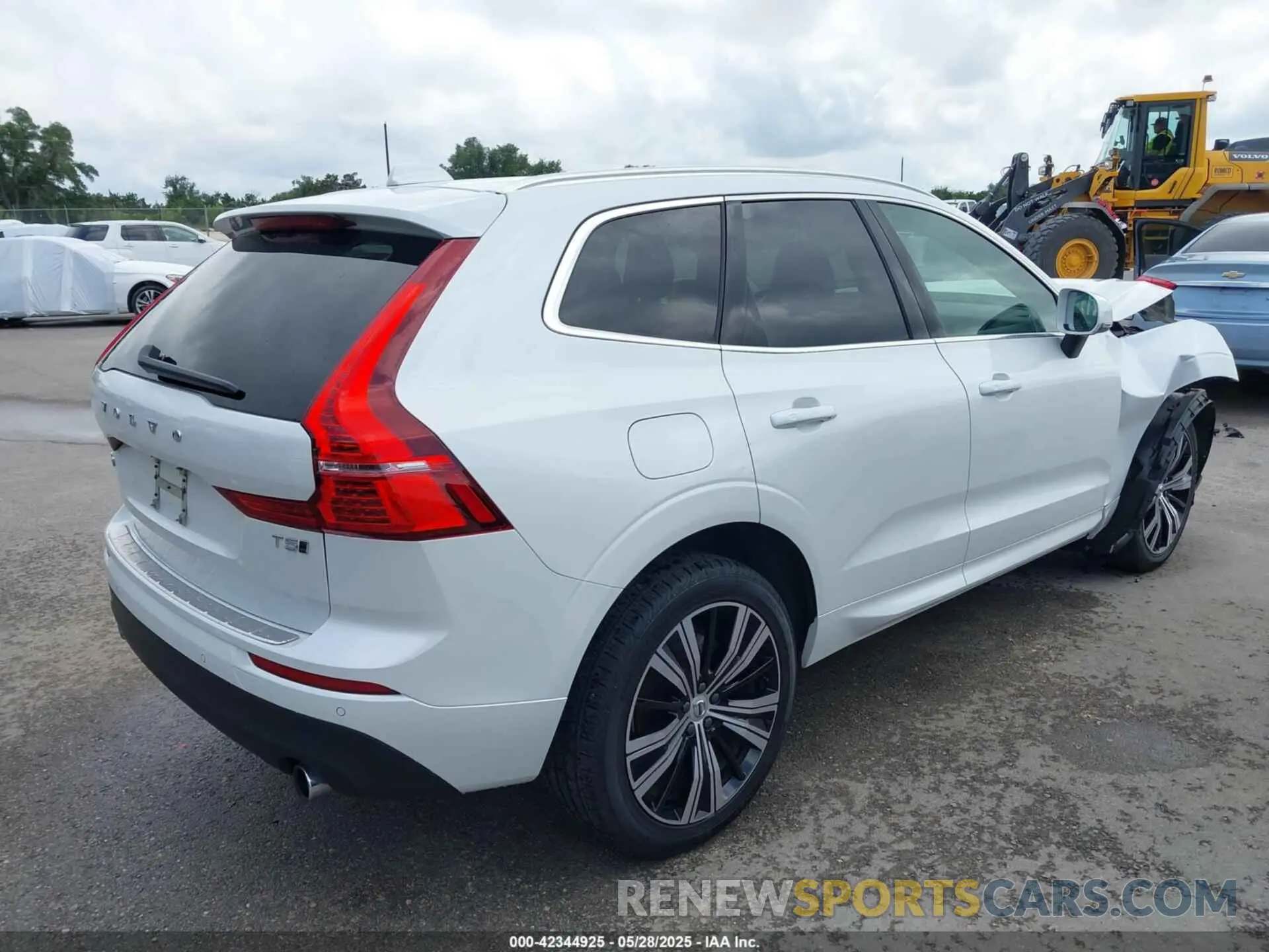 4 Photograph of a damaged car YV4102RK1M1862337 VOLVO XC60 2021