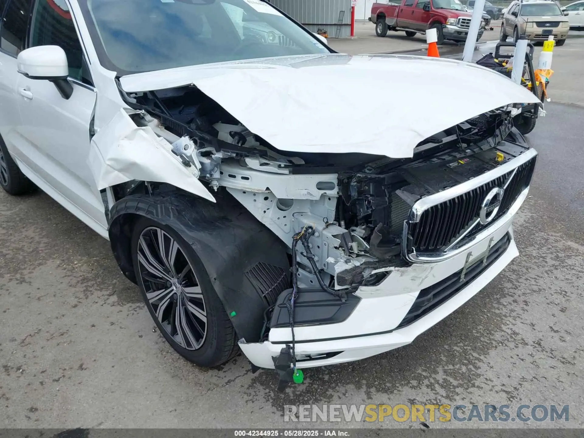 6 Photograph of a damaged car YV4102RK1M1862337 VOLVO XC60 2021