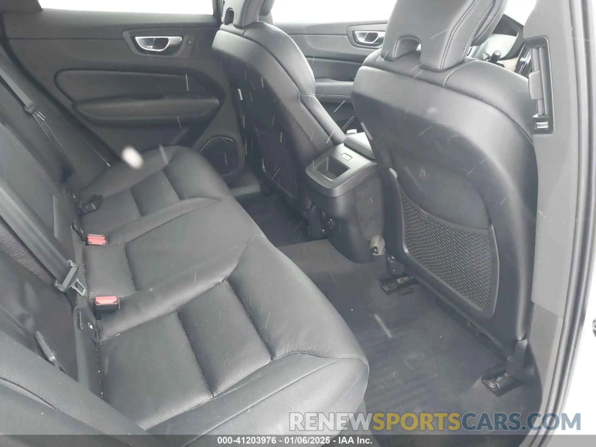 8 Photograph of a damaged car YV4102RK1M1882118 VOLVO XC60 2021