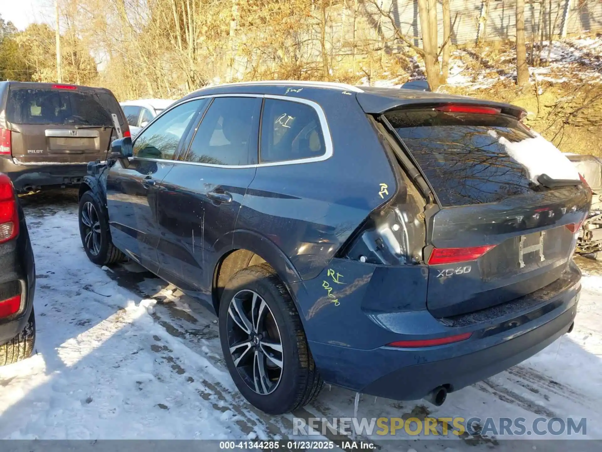 3 Photograph of a damaged car YV4102RK2M1825023 VOLVO XC60 2021