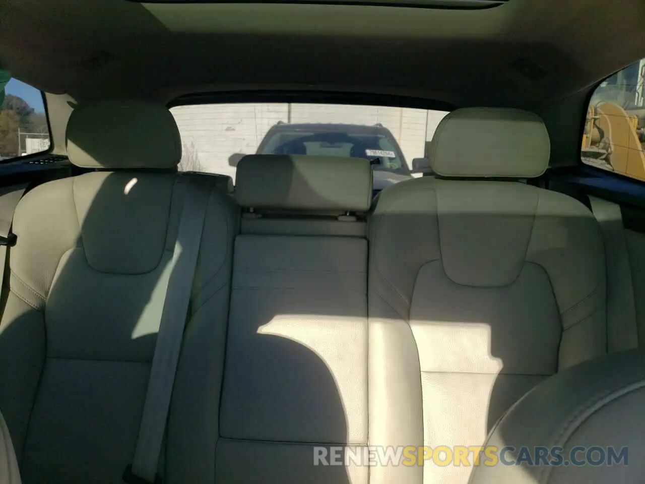 10 Photograph of a damaged car YV4102RK2M1874965 VOLVO XC60 2021
