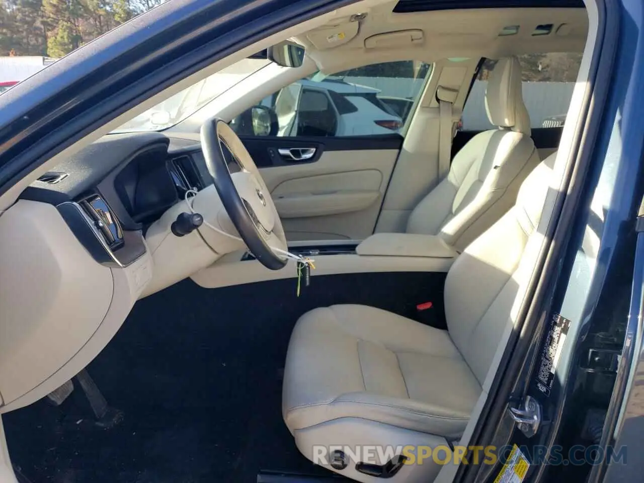 7 Photograph of a damaged car YV4102RK2M1874965 VOLVO XC60 2021