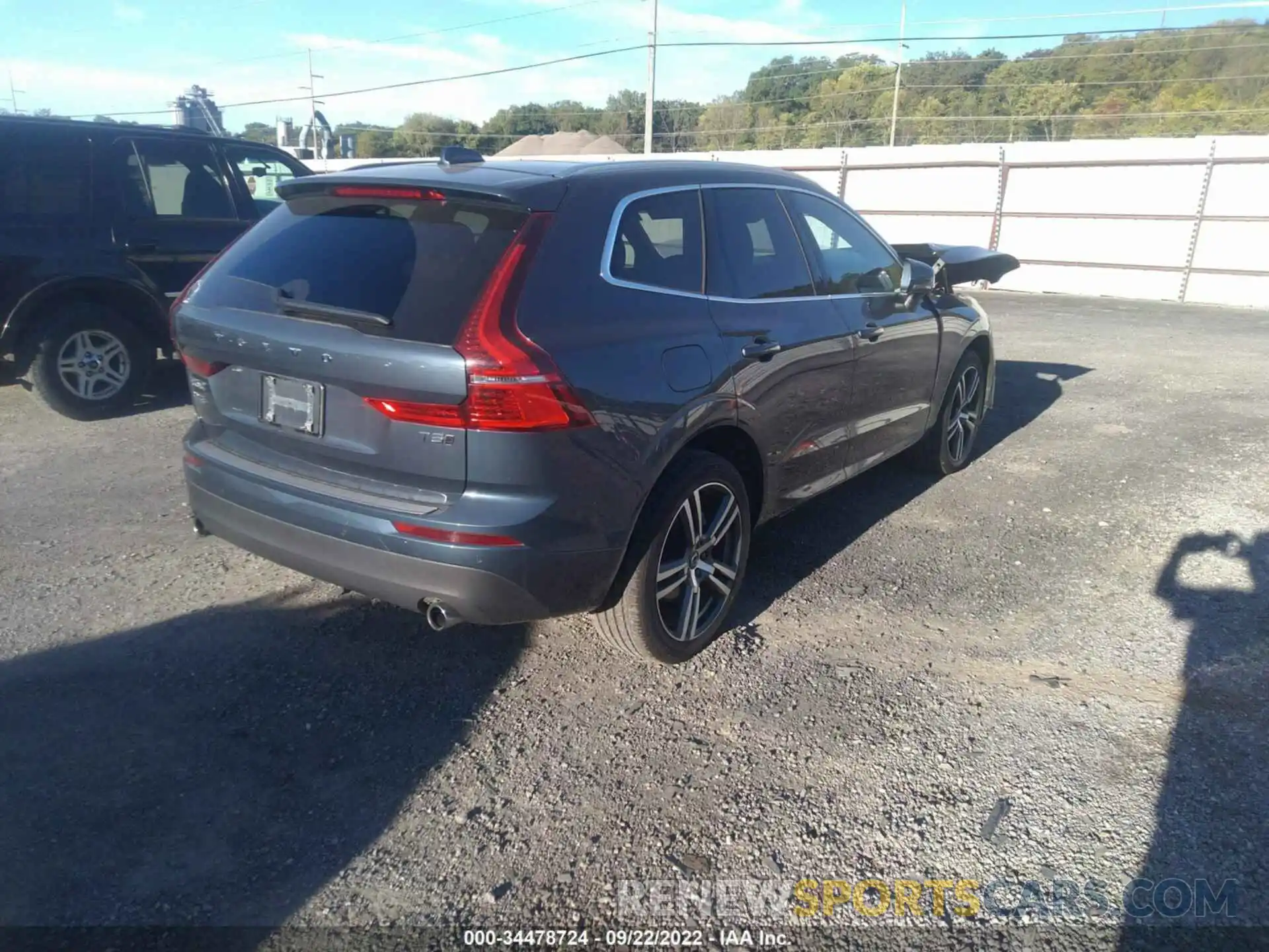 4 Photograph of a damaged car YV4102RK3M1800132 VOLVO XC60 2021