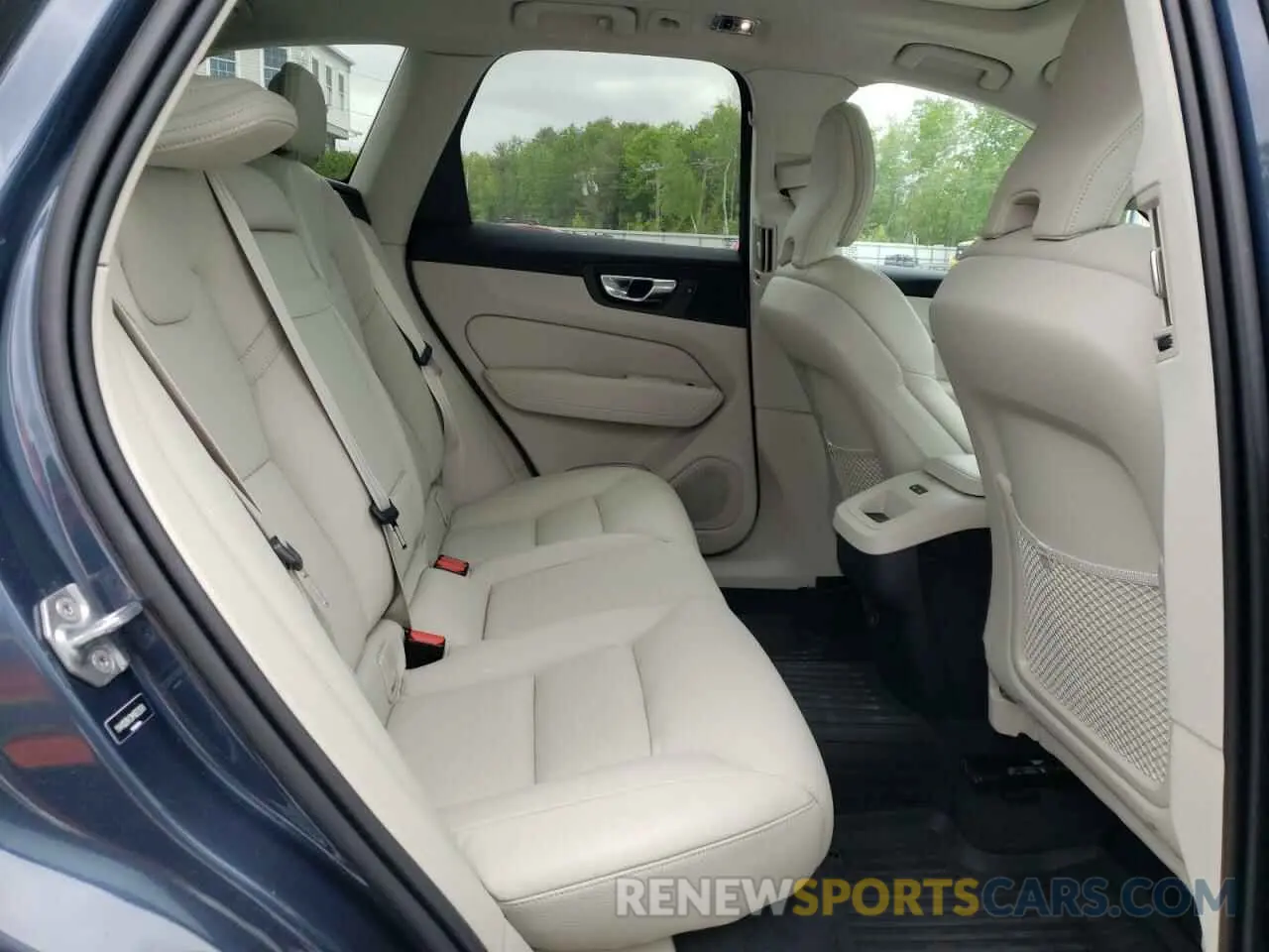 11 Photograph of a damaged car YV4102RK3M1822938 VOLVO XC60 2021