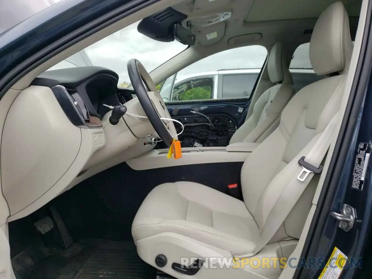 7 Photograph of a damaged car YV4102RK3M1822938 VOLVO XC60 2021