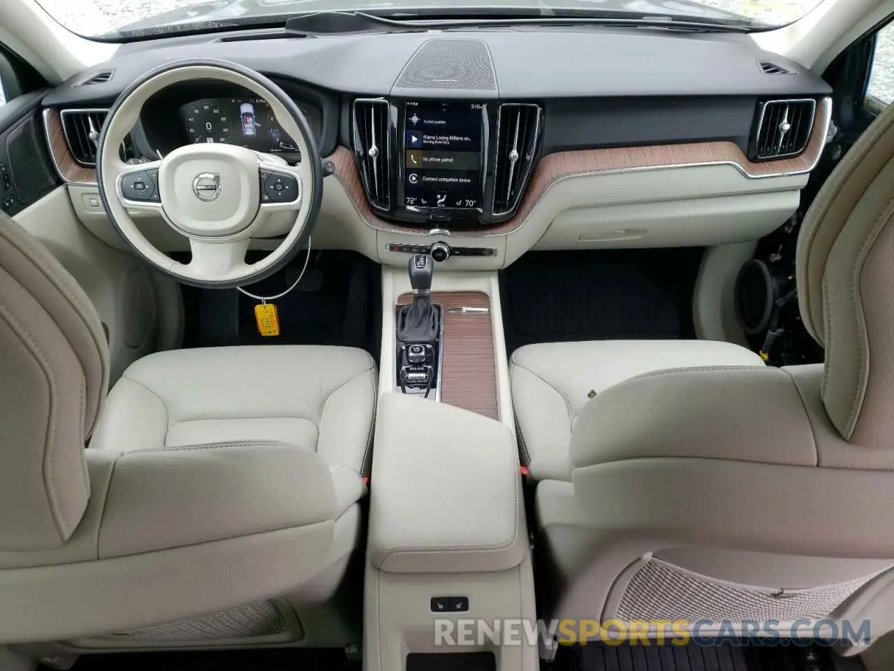 8 Photograph of a damaged car YV4102RK3M1822938 VOLVO XC60 2021