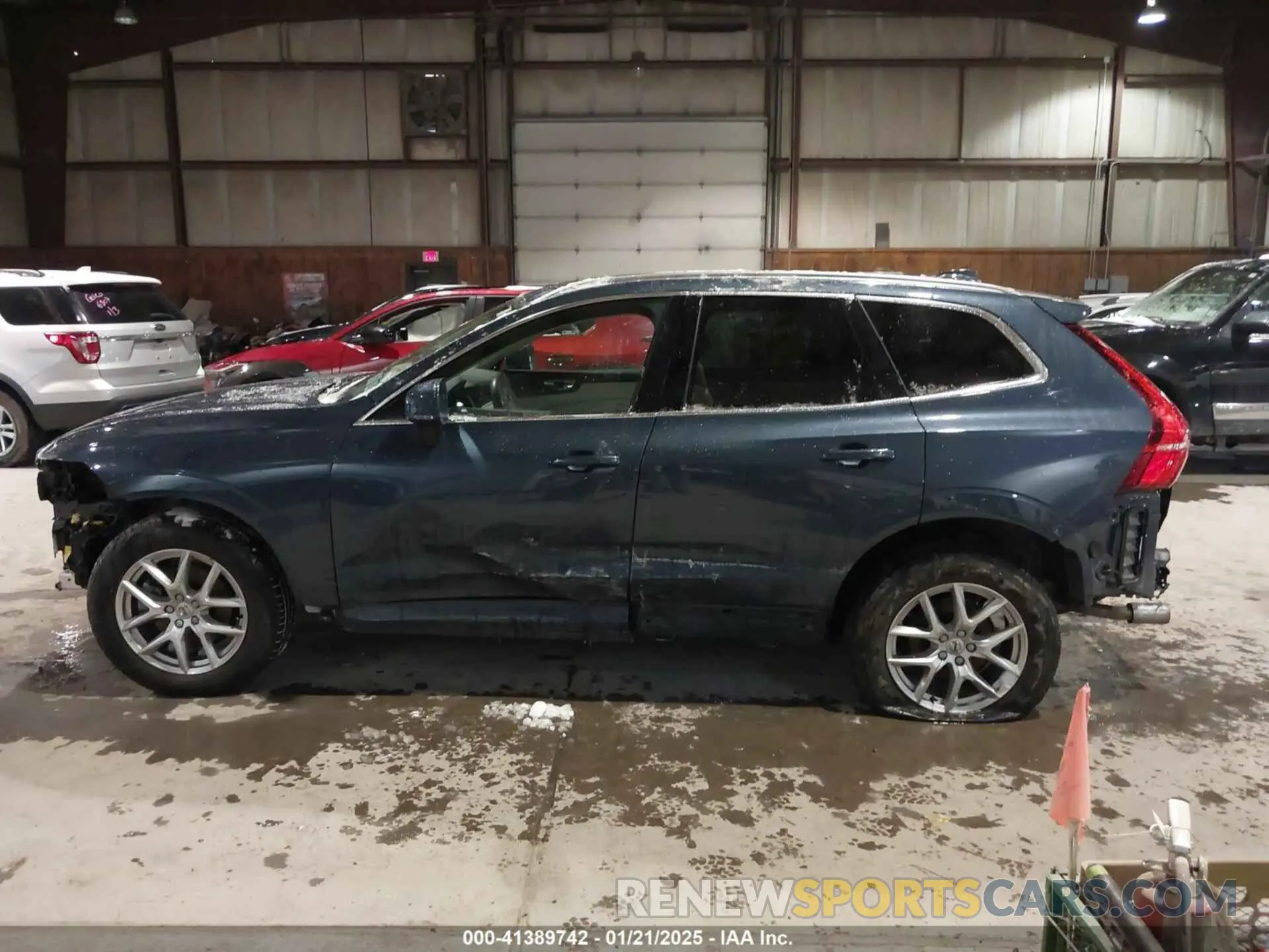 14 Photograph of a damaged car YV4102RK6M1740282 VOLVO XC60 2021
