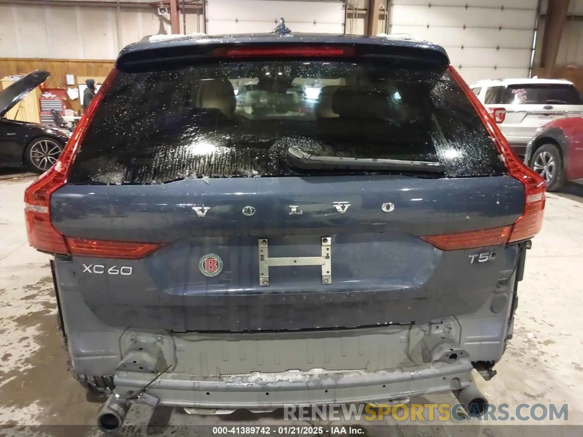 16 Photograph of a damaged car YV4102RK6M1740282 VOLVO XC60 2021