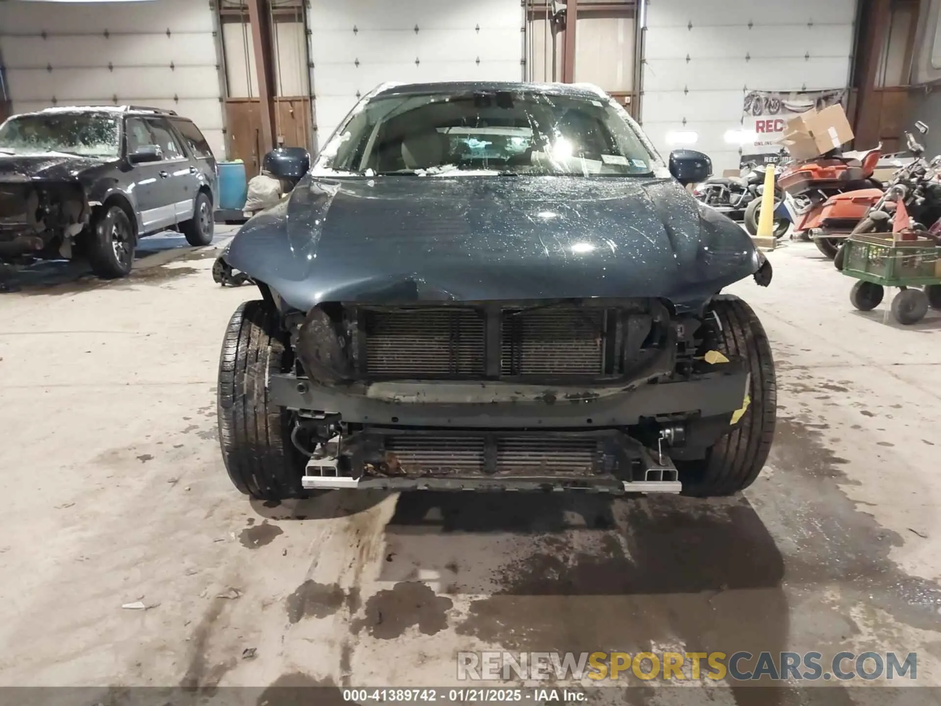 6 Photograph of a damaged car YV4102RK6M1740282 VOLVO XC60 2021