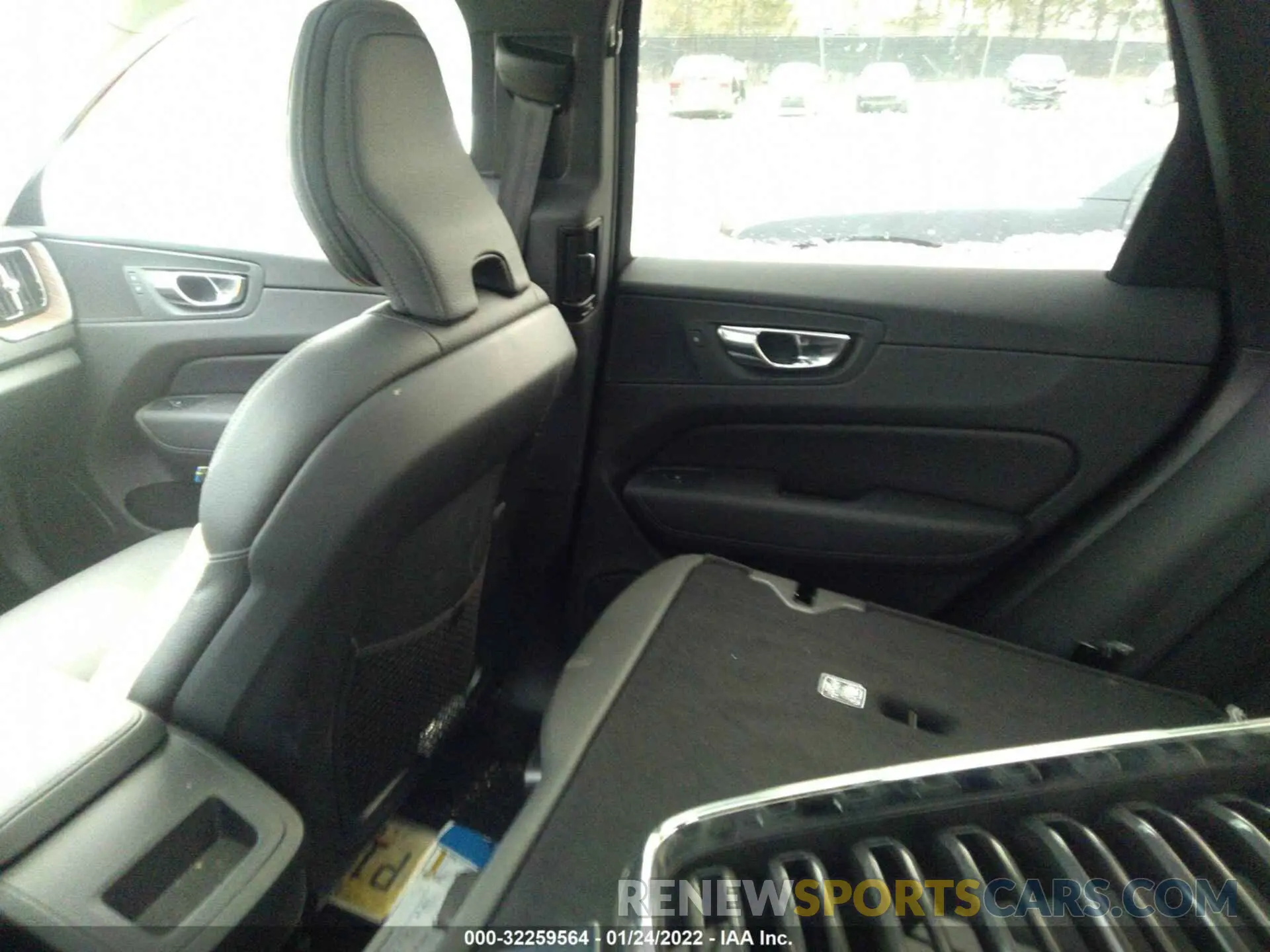 8 Photograph of a damaged car YV4102RK7M1798188 VOLVO XC60 2021