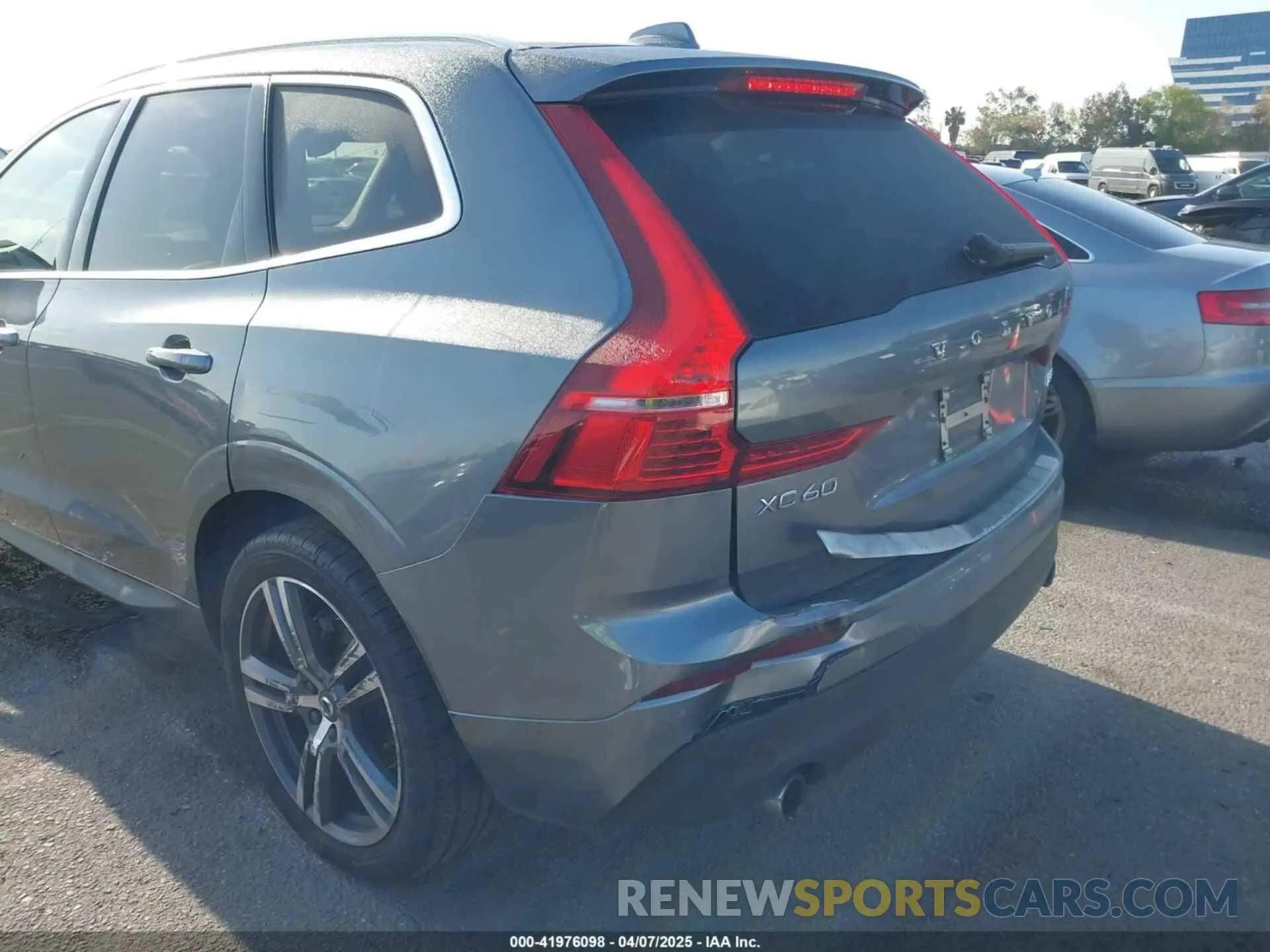 18 Photograph of a damaged car YV4102RK7M1860026 VOLVO XC60 2021
