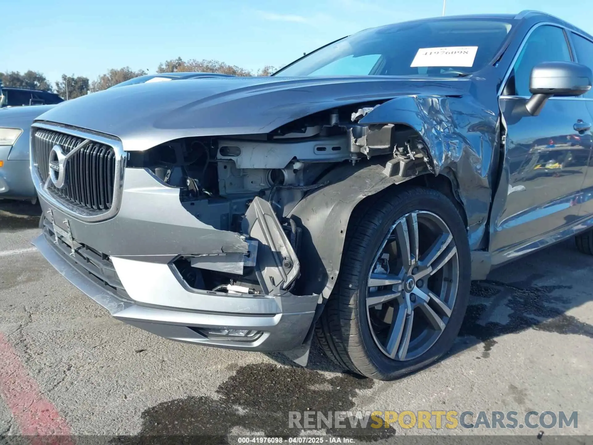19 Photograph of a damaged car YV4102RK7M1860026 VOLVO XC60 2021
